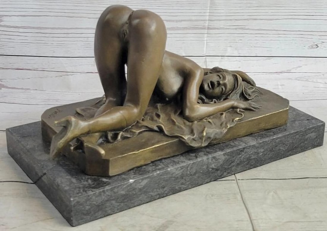 Sensual Poise Erotic Nude Reproduction Bronze Sculpture: Sensual Poise Erotic Nude Reproduction Bronze Sculpture A captivating reproduction of an erotic bronze sculpture in the style of famed artist Ferdinand Preiss, this striking piece depicts a nude woman