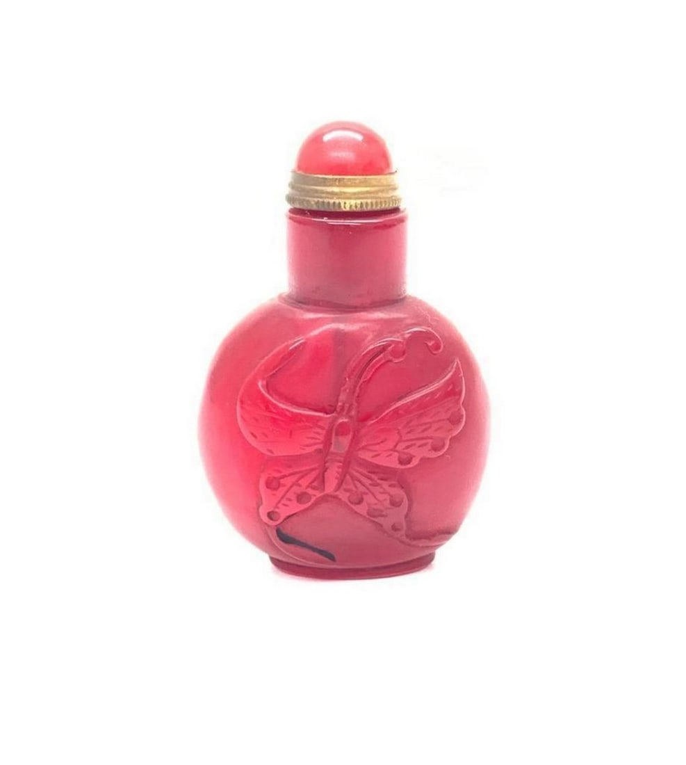 Cherry Red Hand Painted Butterfly Snuff Bottle: Cherry Red Hand Painted Butterfly Snuff Bottle. Please view photos for further details. 