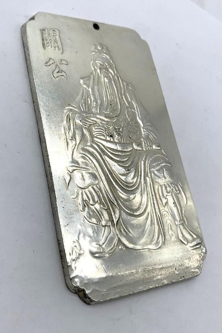 Tibetan Silver Bar Featuring Guan Gong The Military God of Wealth.: Tibetan Silver Bar Featuring Guan Gong The Military God of Wealth. Weighing 136g. This intricately designed piece showcases Guan Gong, a symbol of prosperity, protection, and martial prowess in Chines