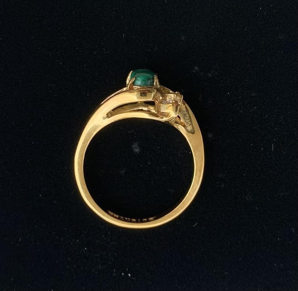 Regal Vintage-Inspired Gold Ring with Malachite Centerpiece: Regal Vintage-Inspired Gold Ring with Malachite Centerpiece Exude timeless charm with this vintage-inspired gold ring, showcasing a striking malachite gemstone at its core. The ring features intricat