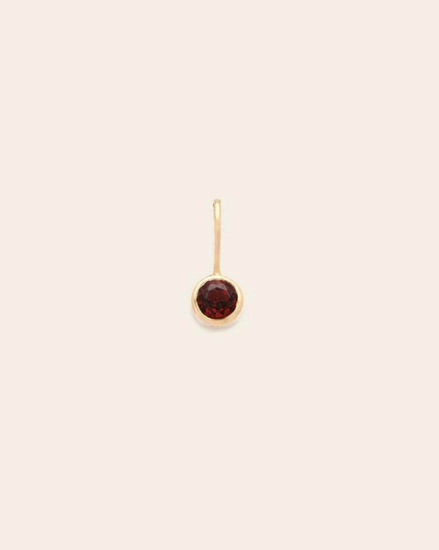 14k Solid Gold Deep Red Garnet Pendant: 14k Solid Gold Deep Red Garnet Pendant The Courage Stone unlocks the heart and promotes regeneration. It is a powerful stone to inspire bravery and boldness, connected to the zodiac signs Capricorn a