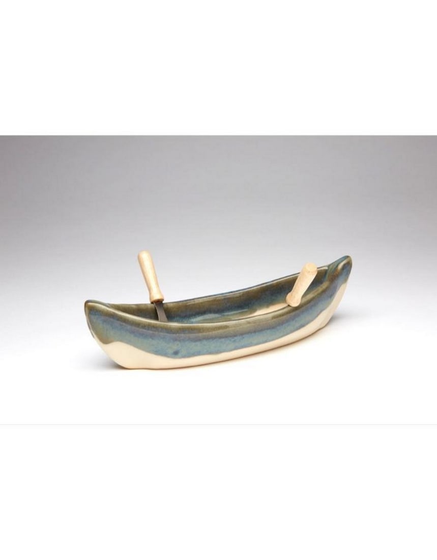 Ceramic Sea Side Canoe Dip Pot: Ceramic Sea Side Canoe Dip Pot The Ceramic Sea Side Canoe Dip Pot is a beautifully crafted piece inspired by the tranquil beauty of the sea. Featuring a unique canoe shape, this dip pot is perfect f