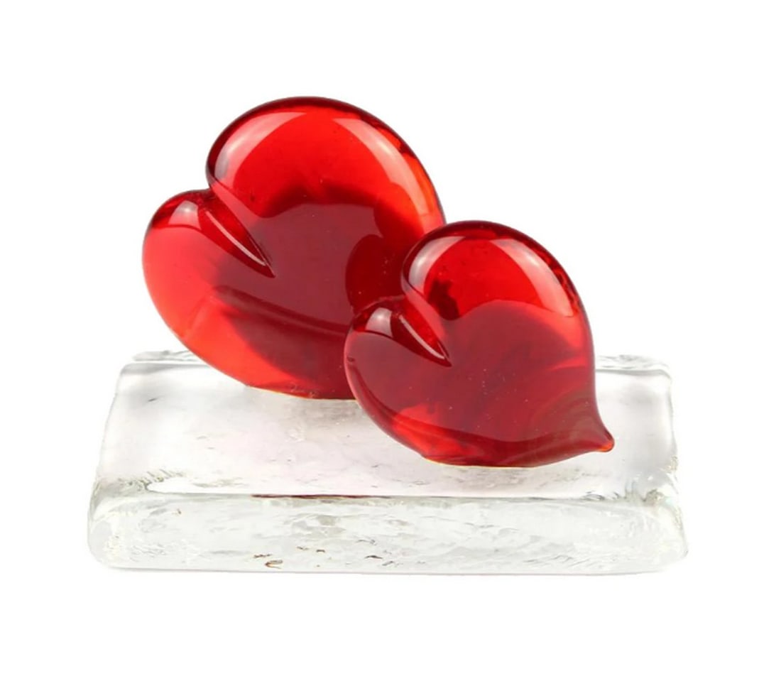 Hearts Love Couple – Murano Glass Paperweight: Hearts Love Couple – Murano Glass Paperweight The Hearts Love Couple paperweight is a handcrafted creation by the talented Murano glass master, Tommy Apa, known for his romantic style and meticulous
