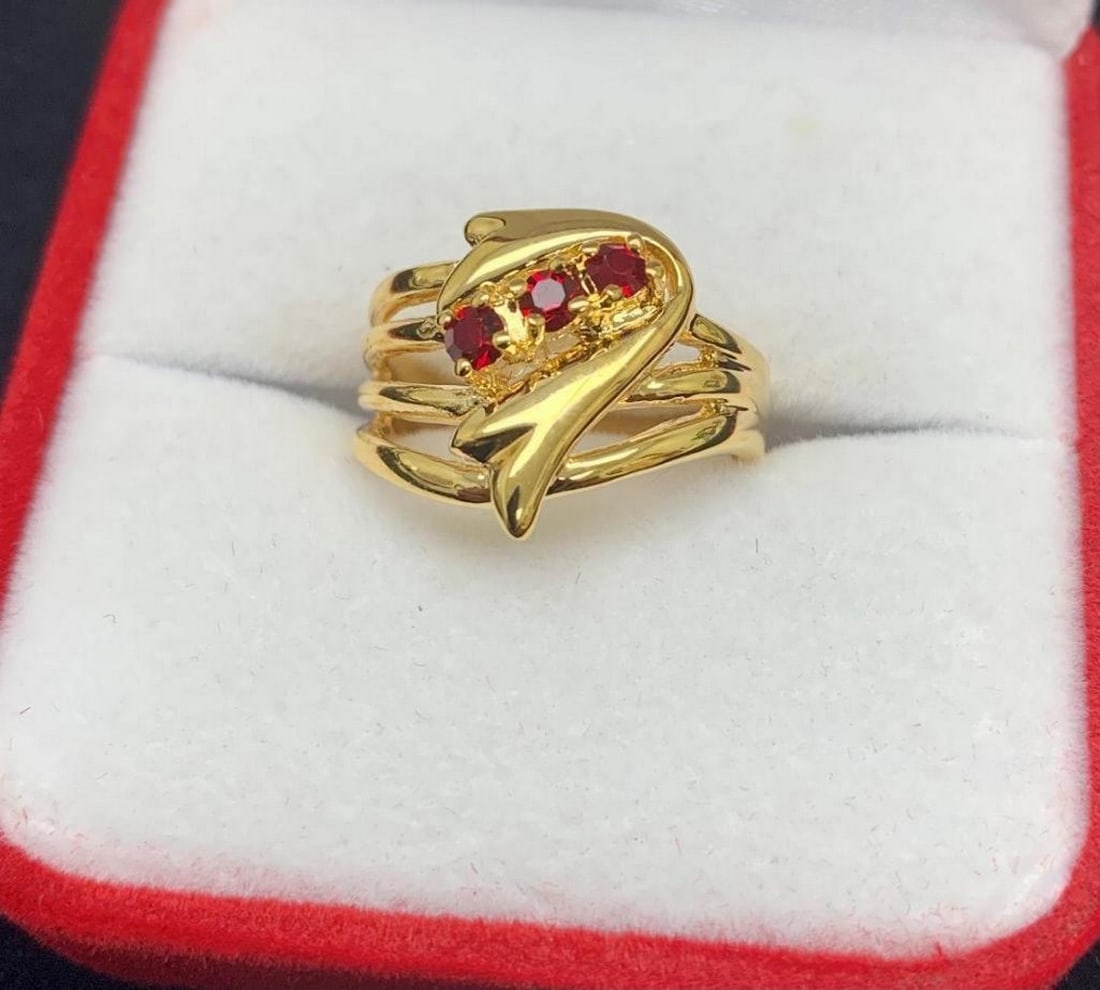 Gold Ring Inset 3 Red Garnets On A Woven Banded Crown (1 of 2)