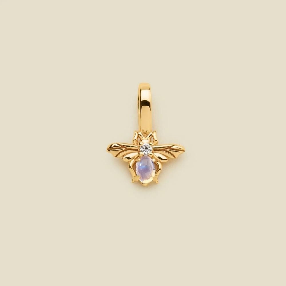Vermeil Gold & Blue Moonstone CZ Bee Gemstone Charm: Vermeil Gold & Blue Moonstone CZ Bee Gemstone Charm From the smallest connections to the strongest bonds, we are always stronger together. Featuring a luminous blue moonstone and a delicate CZ,
