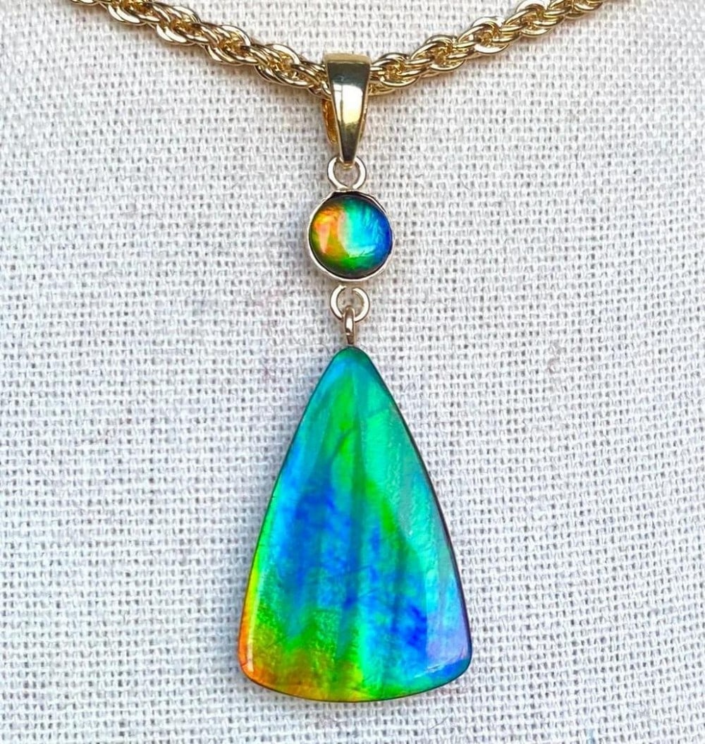 Aurora Ammolite Necklace Pendant (1 of 2)
