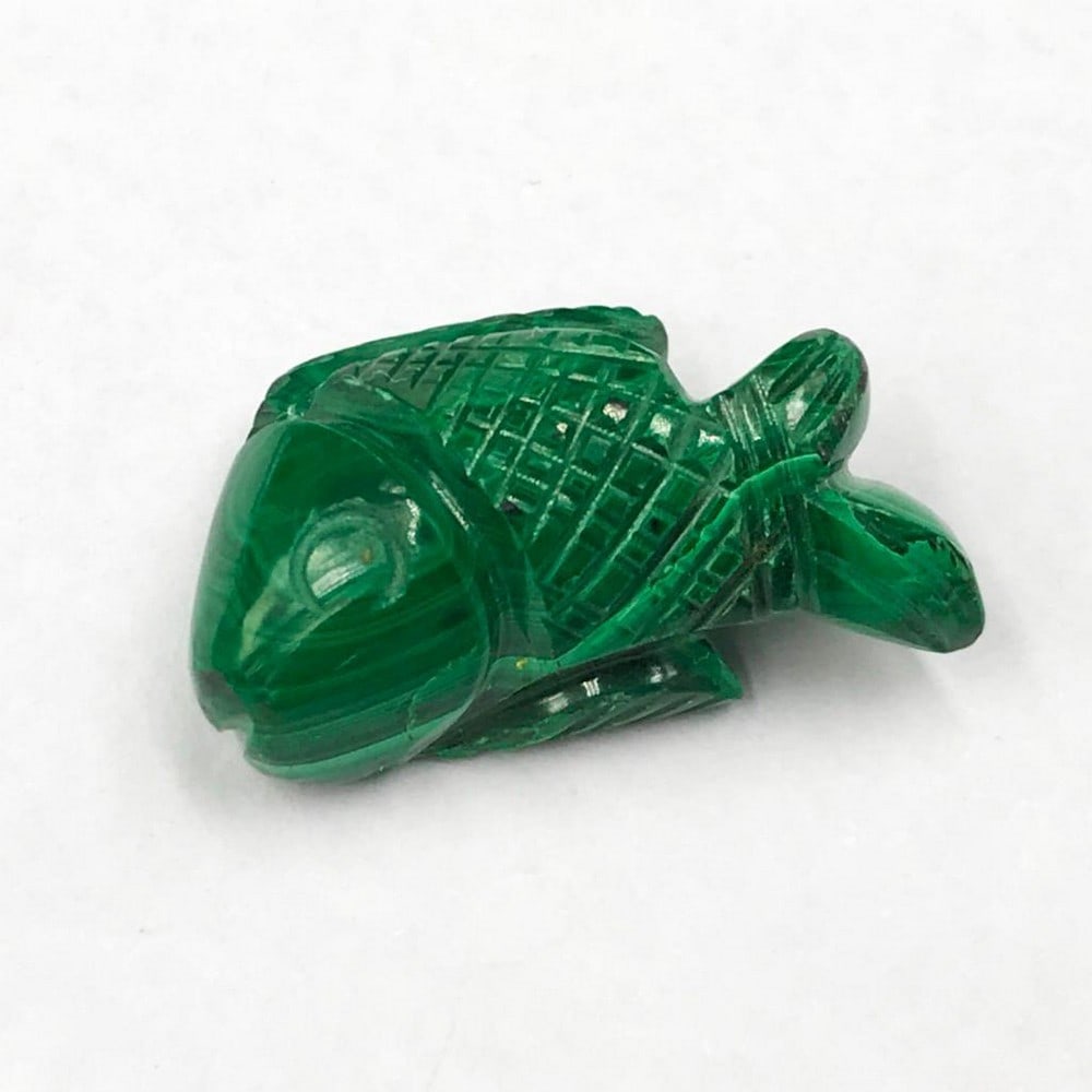 Beautiful Carving of a Fish in Gorgeous Green Malachite Stone: Beautiful Carving of a Fish in Gorgeous Green Malachite Stone. Malachite clears and activates the chakras and attunes to spiritual guidance. It opens the heart to unconditional love. Encourages risk-