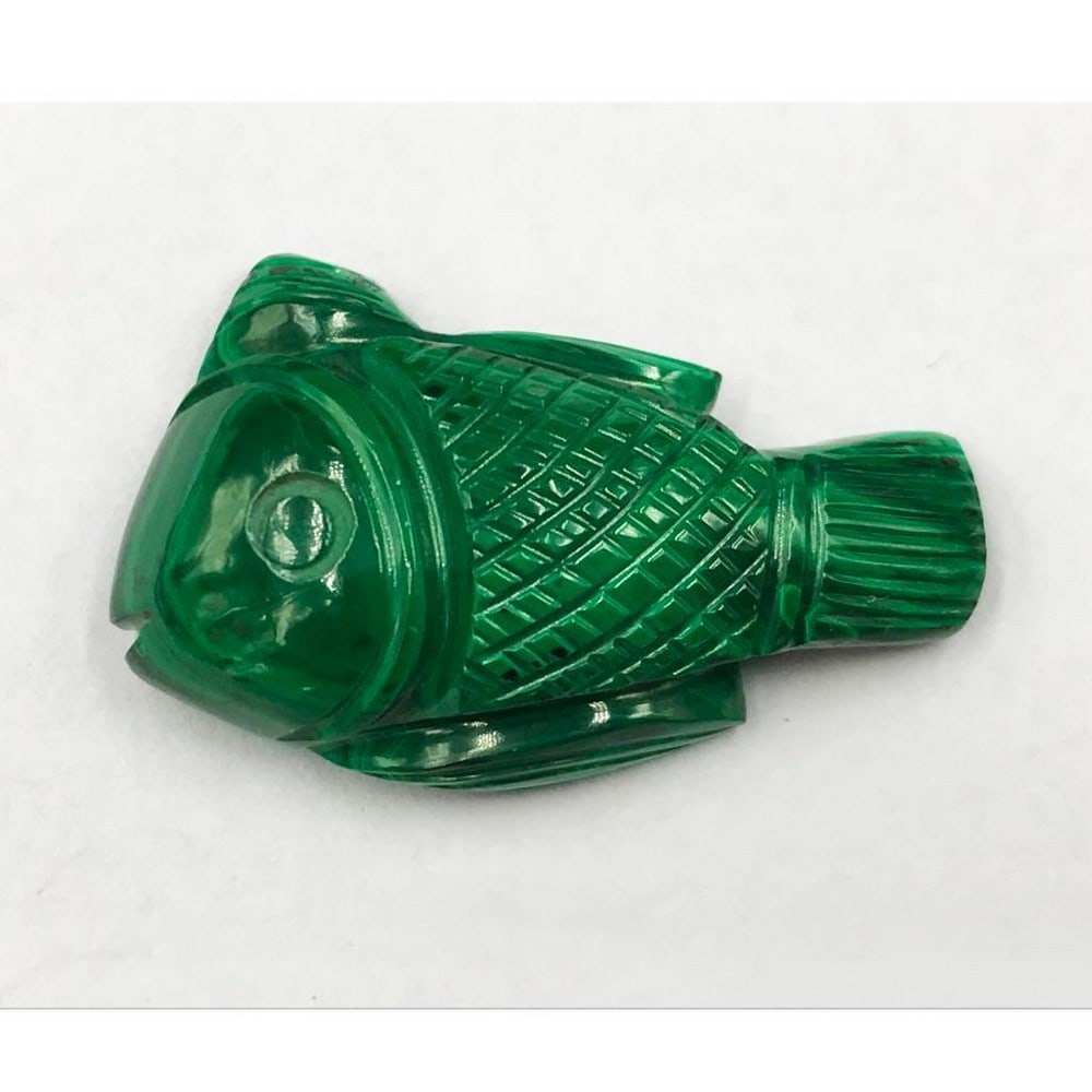 Beautiful Carving of a Fish in Gorgeous Green Malachite Stone: Beautiful Carving of a Fish in Gorgeous Green Malachite Stone. Malachite clears and activates the chakras and attunes to spiritual guidance. It opens the heart to unconditional love. Encourages risk-