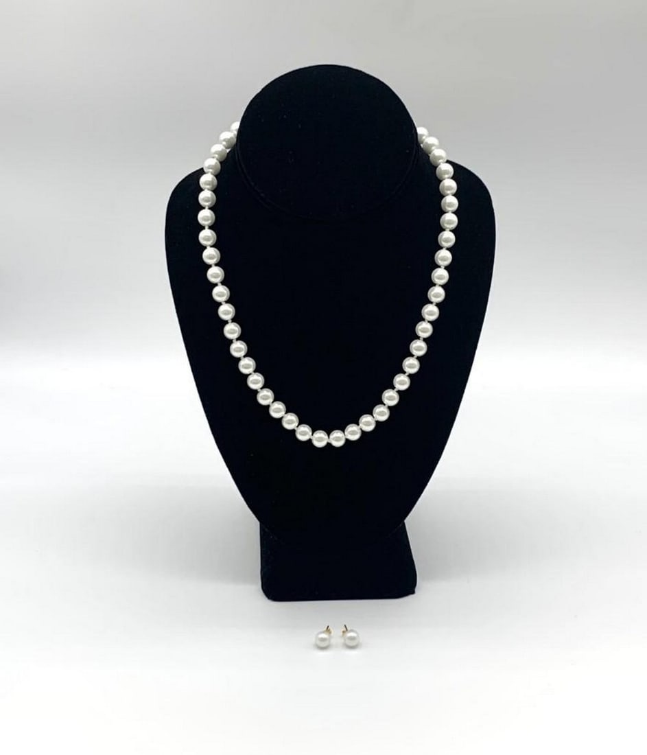 Elegant Pearl Necklace and Earrings Set: Elegant Pearl Necklace and Earrings Set View Photos for Further Details.
