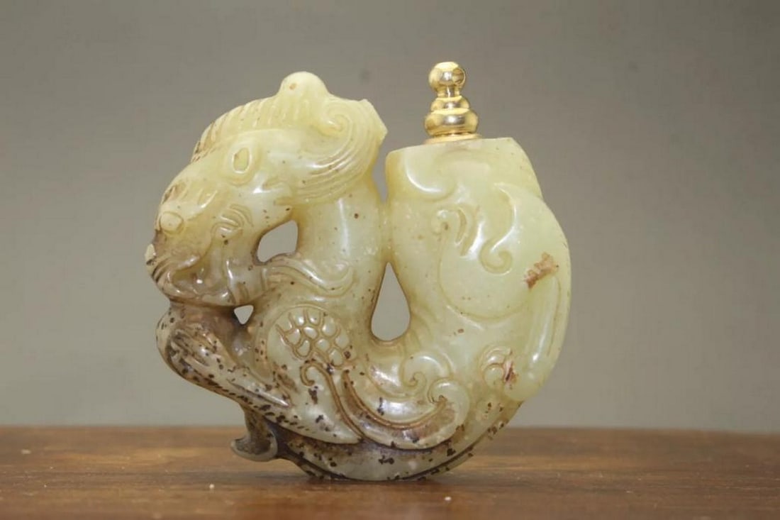 Chinese Hand-carved Ancient Dragon Jade Snuff Bottle (1 of 5)