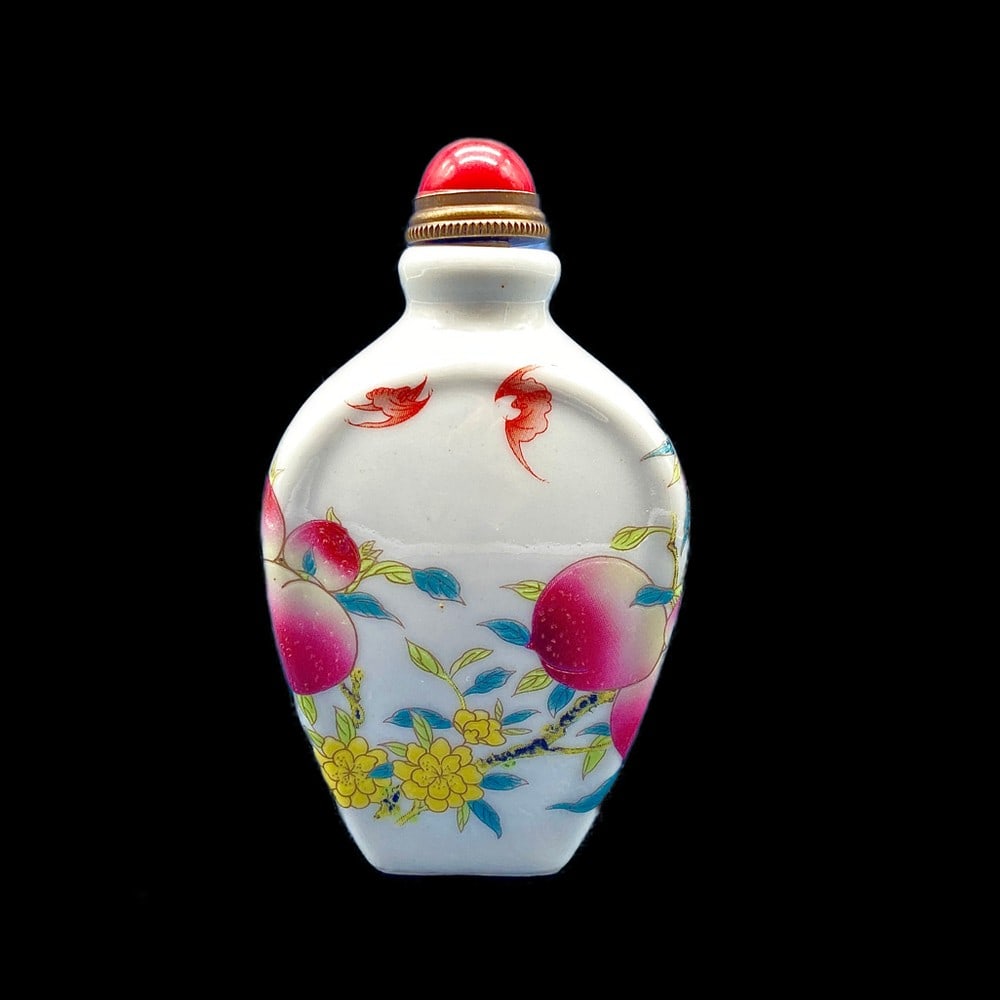 VIBRANT HANDMADE CHINESE PORCELAIN AND JASPER SNUFF BOTTLE (1 of 4)