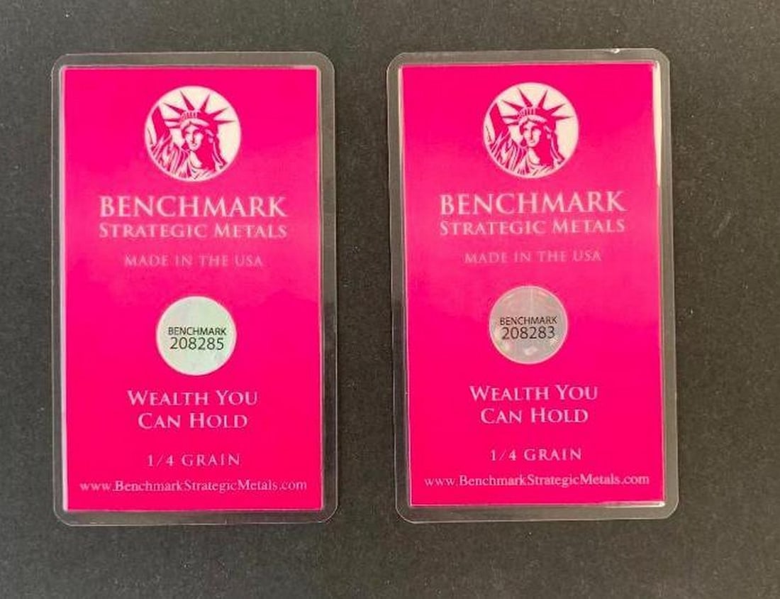 Lot of Two Benchmark 1/4 Grain .999 Fine Gold Bars in COA Cards: Lot of Two Benchmark 1/4 Grain .999 Fine Gold Bars in COA Cards This is a set of two Benchmark Certificate of Authenticity cards, each containing an encapsulated 1/4 grain .999 fine gold bar. These co