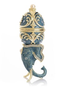 1200+ Lots: Artistry Without Limits Experience the beauty of exceptional artistry through a carefully curated selection of fine art and masterful craftsmanship. From the timeless elegance of bronze and Carrara marble sculptures to the striking appeal of canvases, prints, and posters, each piece reflects a harmonious balance of form and design. Explore the luminous charm of Murano glass, the brilliance of loose gemstones, and the inviting glow of Tiffany-inspired lamps, perfect accents for inspired interiors. This diverse collection also features handcrafted jewelry, Faberge-style eggs, framed butterfly and insect specimens, wooden models, Damascus steel knives, and many other distinctive treasures ideal for both collectors and gift seekers. Whether you're an avid collector or searching for a standout piece, this auction offers a remarkable opportunity to acquire items that elevate and enrich any space. Start bidding today! Auction ends January 22nd, 2025 at 4 PM EST.