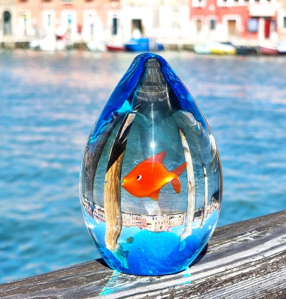 Murano Glass Egg-Shaped Aquarium Sculpture - Sommerso Technique: Murano Glass Egg-Shaped Aquarium Sculpture - Sommerso Technique This elegant Murano aquarium sculpture, doubling as a paperweight, features a red fish swimming in clear Venetian waters. A perfect