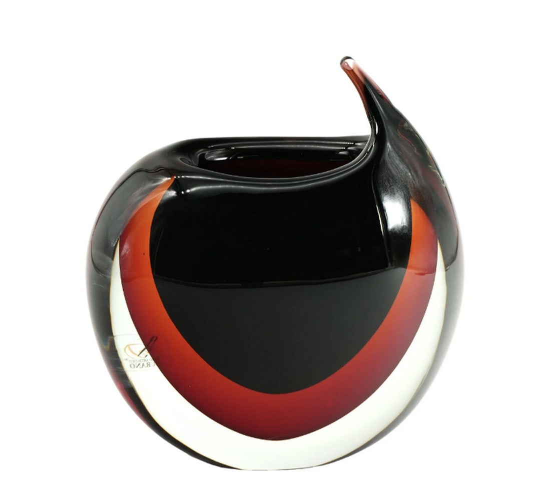 Tiger Red Sommerso Murano Glass Vase: Tiger Red Sommerso Murano Glass Vase Luxury vase handcrafted using the renowned Sommerso glass technique, meticulously created from authentic Murano glass. This exquisite piece showcases the