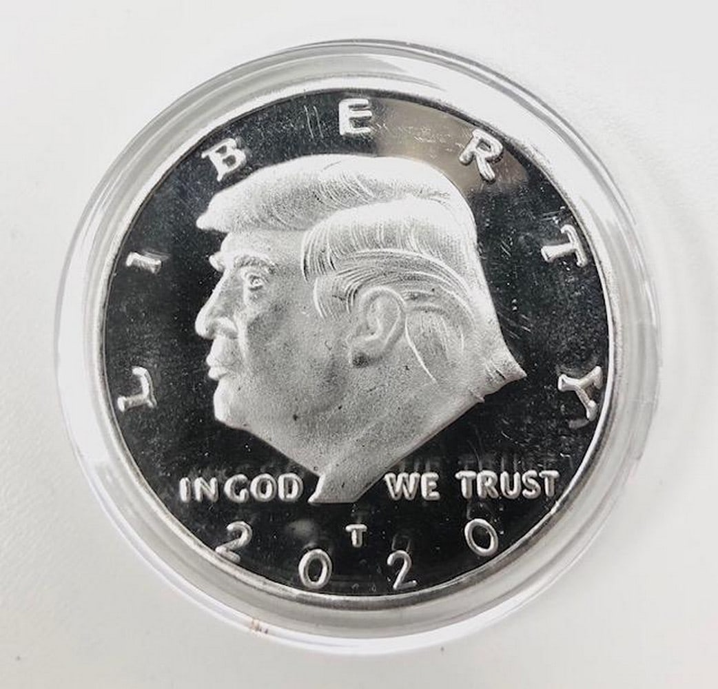 Donald Trump 2020 Commemorative Coin in Case: Donald Trump 2020 Commemorative Coin in Case. View Photos For Further Details.