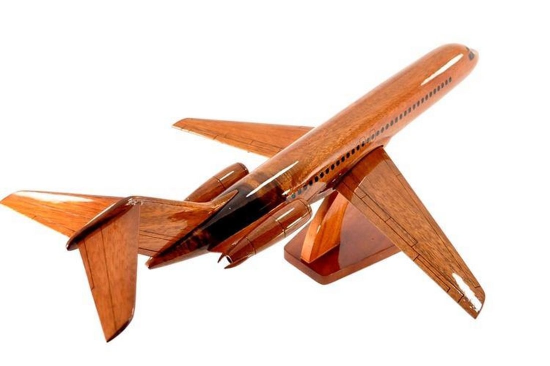 Douglas DC-9 Wooden Model - 4