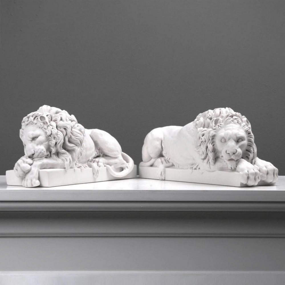Canova's Guardian Lions: Neoclassical Marvels at Chatsworth House - (11lbs): Canova's Guardian Lions: Neoclassical Marvels at Chatsworth House - (11lbs) Our Canova Lions, a captivating duo, are exquisite replicas of the guardian lions adorning the tomb of Pope Clement
