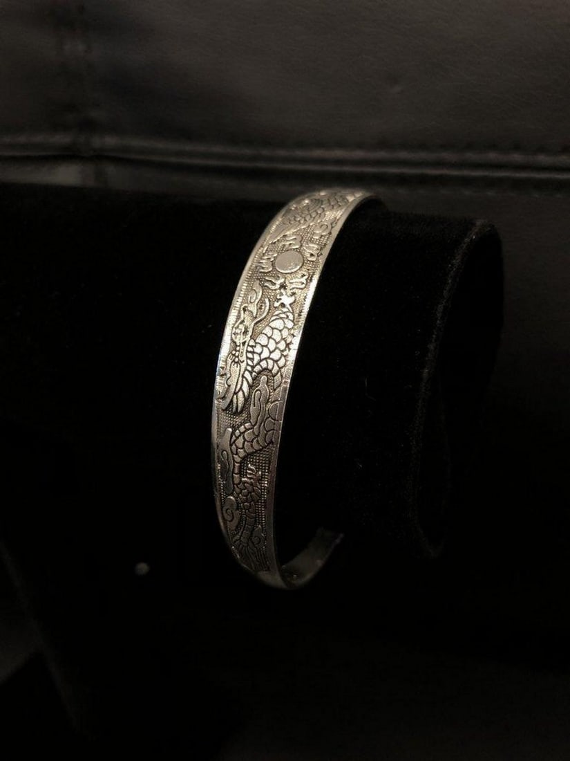 Tibetan Silver Decorated Ladies Asian Bangle: A Tibetan Silver Decorated Ladies Asian Bangle. A Well Decorated Asian Piece of Jewelry That Offers A Nice Themed Look To An Outfit. View Photos For Further Details.