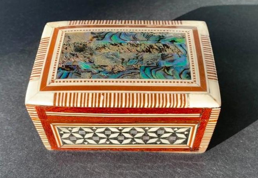 Wooden Trinket Box with Mosaic Design (1 of 9)