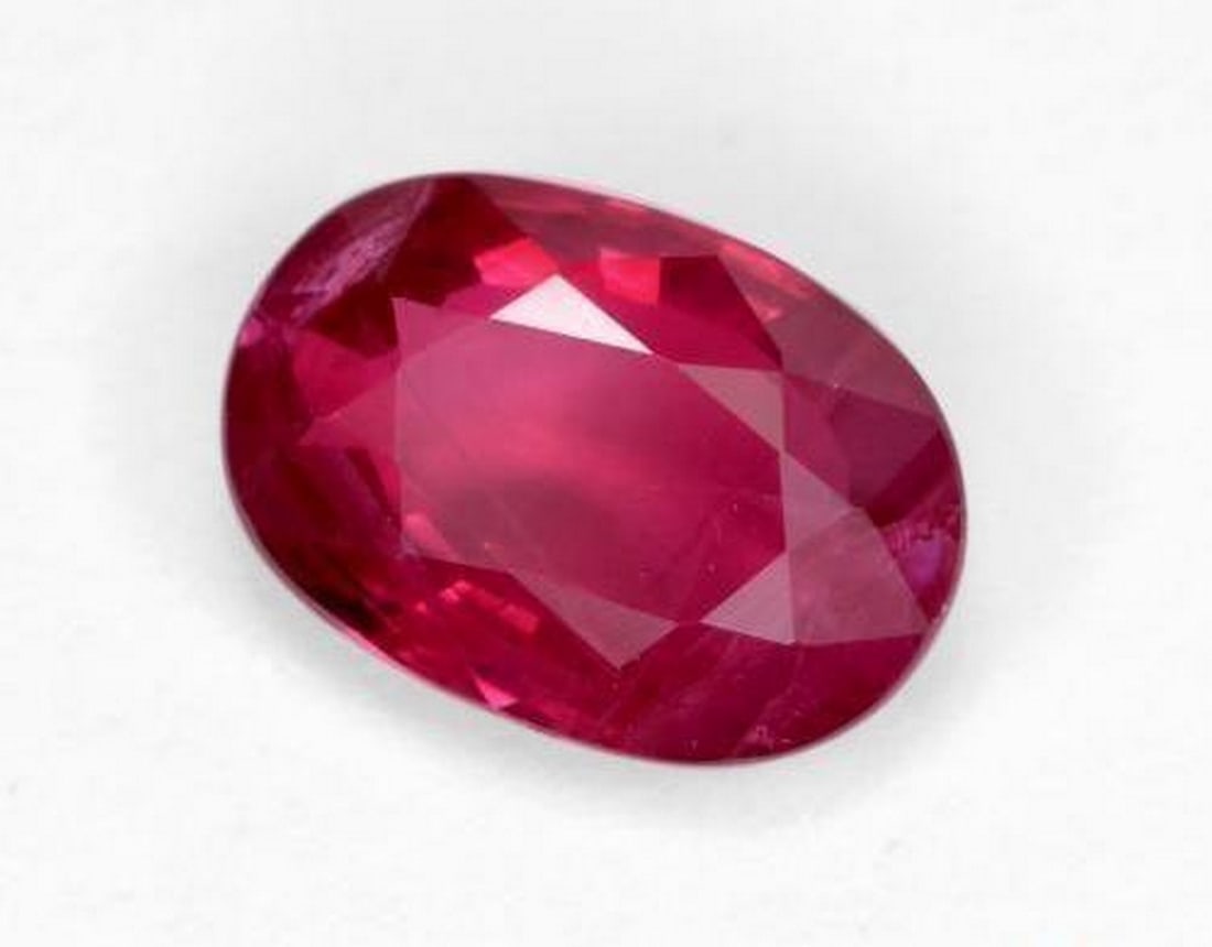 1.05ct Natural Medium-Dark Red Ruby, Oval, VS-SI, Myanmar: 1.05ct Natural Medium-Dark Red Ruby, Oval, VS-SI, Myanmar A natural ruby weighing 1.05 carats, cut in a classic oval facet with medium-dark red color and VS-SI clarity. Measuring 7.18 x 4.99 x 2.86 mm