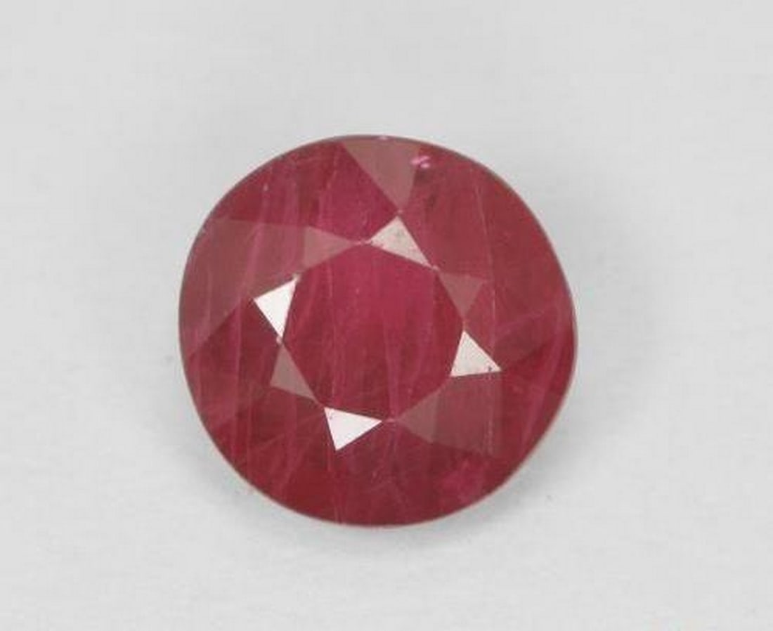 0.87ct Natural Medium Red Ruby, Round, VS-SI, Myanmar: 0.87ct Natural Medium Red Ruby, Round, VS-SI, Myanmar Natural ruby gemstone weighing 0.87 carats, cut in a round facet with a medium red color and VS-SI clarity. The gem measures approximately 5.62 x