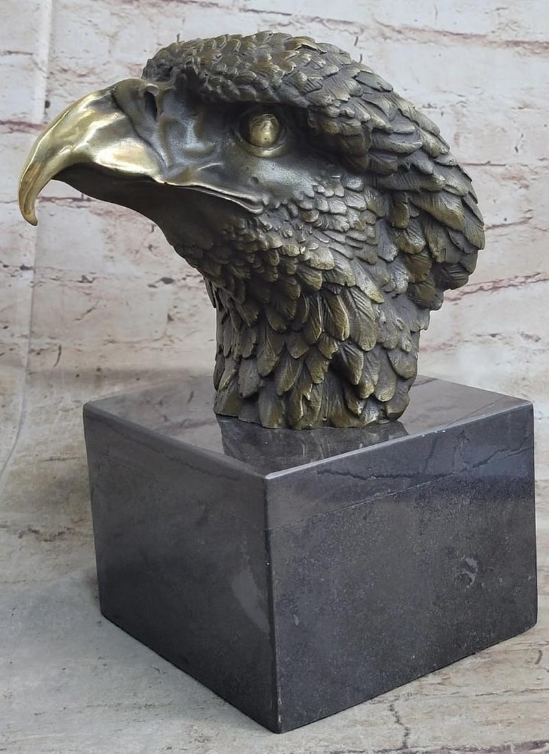 Original Majestic Eagle Bust Bronze Sculpture Signed Milo - 17lbs: Original Majestic Eagle Bust Bronze Sculpture Signed Milo - 17lbs Discover the commanding presence of the magnificent Bald Eagle through this captivating bronze sculpture. As the national animal