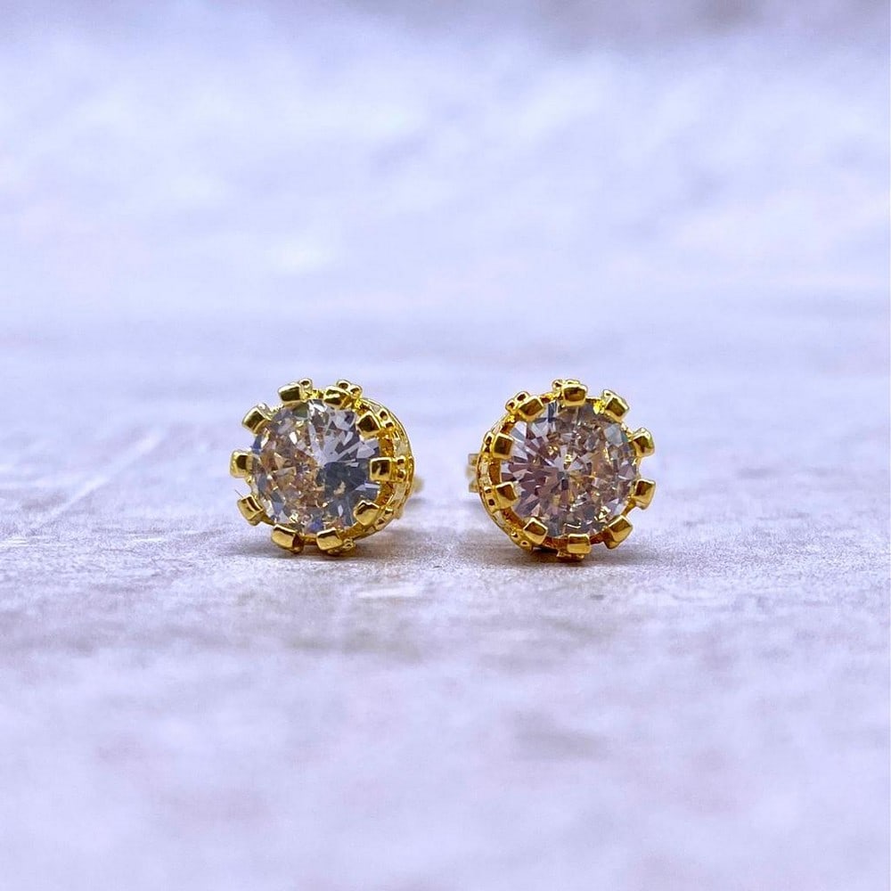 Wedding Stud Earrings 18 Karat Gold Plated: Up For Auction Is A 18 Karat Gold Plated, Ladies Wedding Stud Earrings. An Elegant Design That Is A Classic Formal Look For Evening Events. Can Be Worn With A Multitude of Different outfits. View Pho