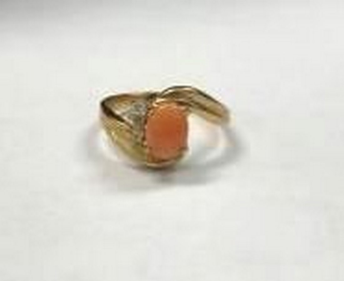 Gold-Plated Coral Oval Ring with White Accent Stones: Gold-Plated Coral Oval Ring with White Accent Stones Add a touch of warm, vintage-inspired charm to your look with this beautiful gold electroplated ring, featuring a smooth coral oval stone at