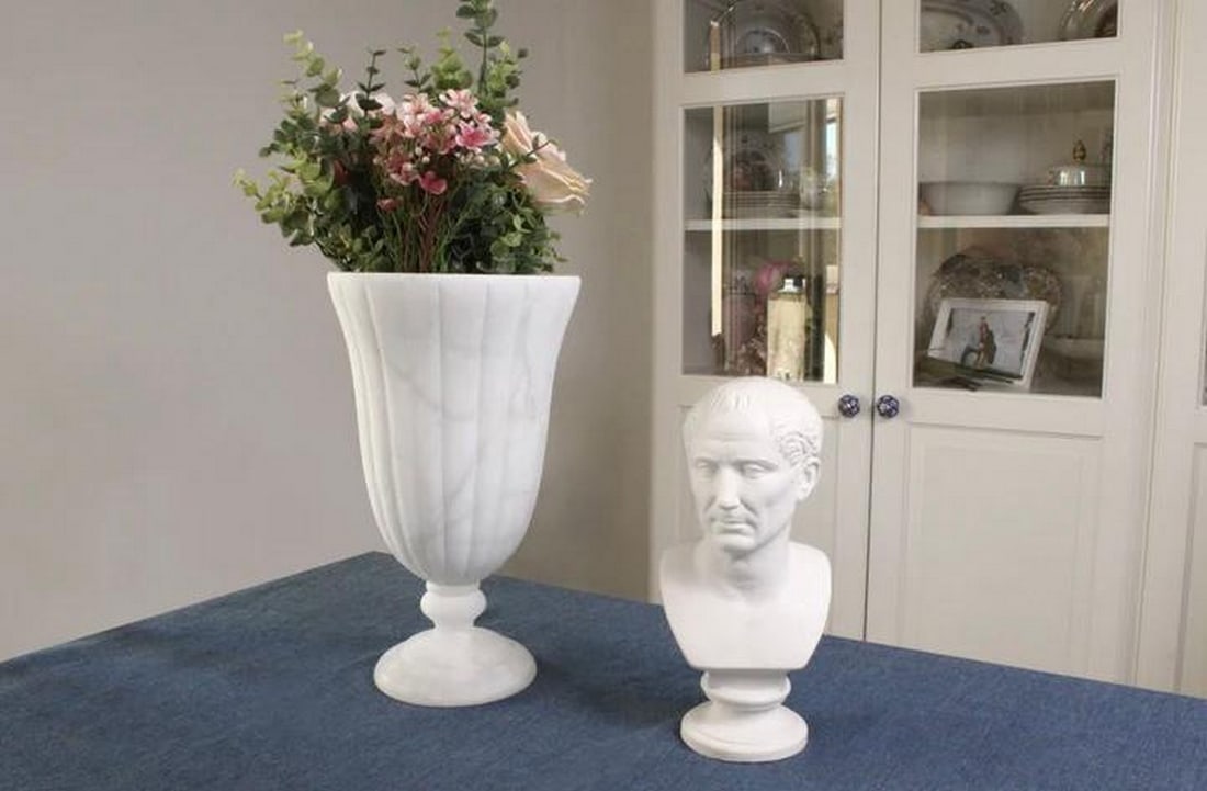 Imperial Command: Julius Caesar Bust Sculpture - 2