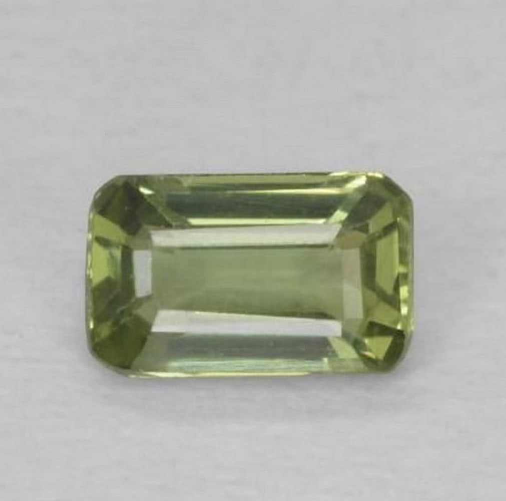 0.41 ct Natural Warm Green Sapphire – Octagon / Emerald Cut (1 of 2)