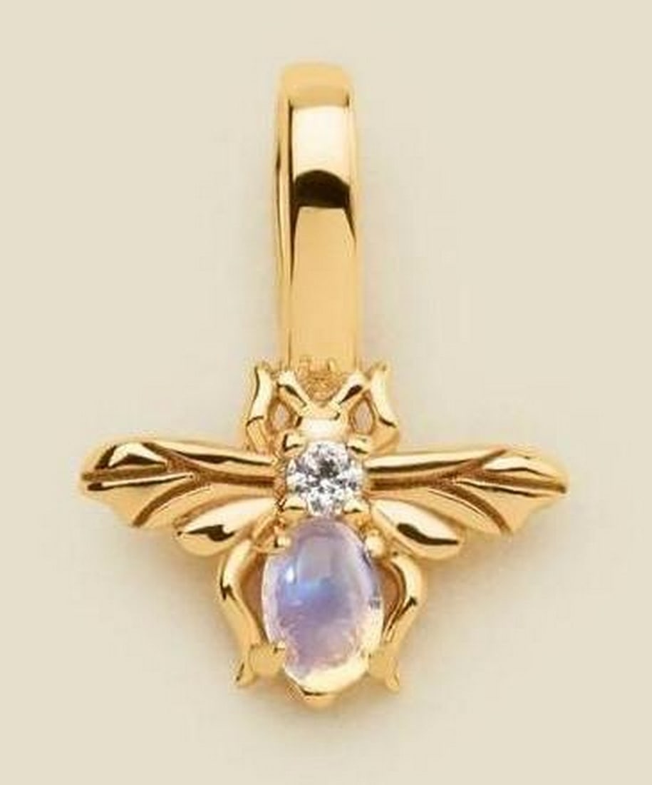 Vermeil Gold & Blue Moonstone CZ Bee Gemstone Charm: Vermeil Gold & Blue Moonstone CZ Bee Gemstone Charm From the smallest connections to the strongest bonds, we are always stronger together. Featuring a luminous blue moonstone and a delicate CZ,
