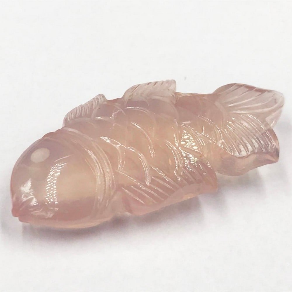 Gorgeous Rose Quartz Stone Carving of a Fish: Gorgeous Rose Quartz Stone Carving of a Fish. Rose quartz is known as a healing crystal and the stone of unconditional love. It's believed by some to emit strong vibrations of love, which are tho