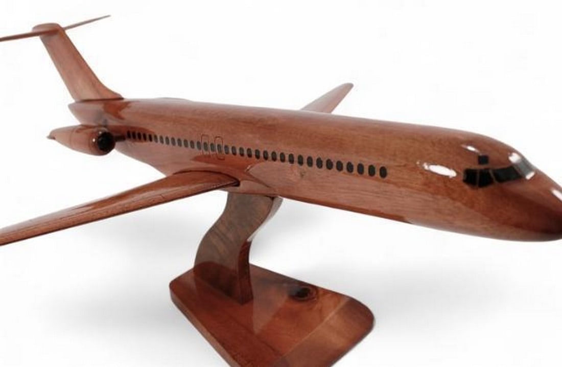 Douglas DC-9 Wooden Model - 2