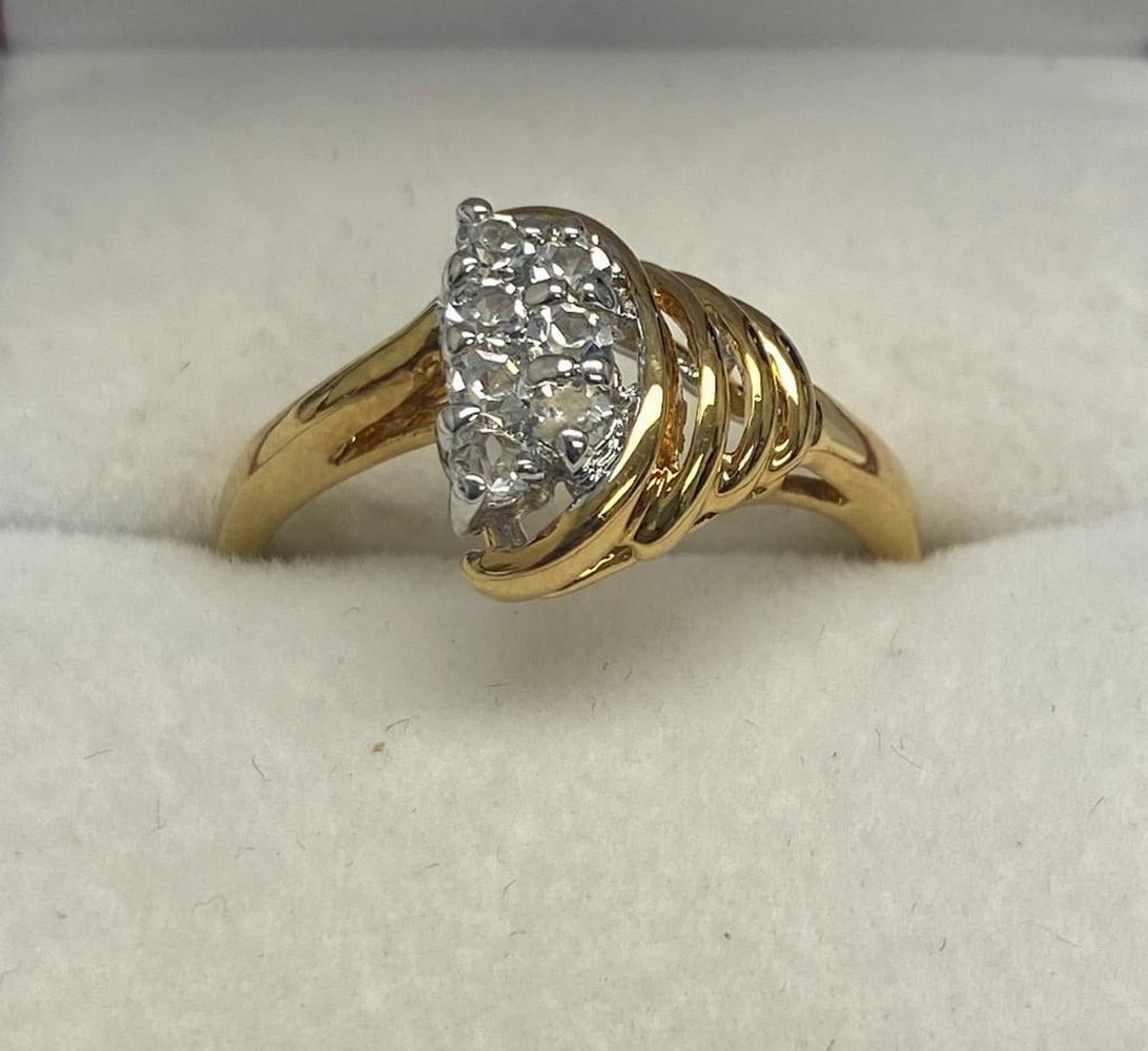 Designer Swarovski Clear Crystal 18KT GEP Size 9 Ring: A Designer Swarovski Clear Crystal 18KT GEP Size 9 Ring. Ring was handcrafted in Israel, top quality craftsmanship. Please View Photos For Further Details.