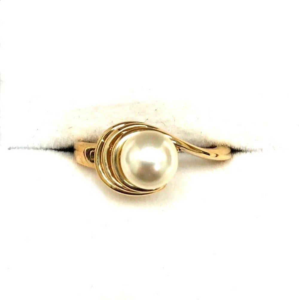 Size 7 Pearl In 18KTGP Yellow Gold Electroplate Finish Ring: Size 7 Pearl In 18KTGP Yellow Gold Electroplate Finish Ring. Nickel Allergy Free, Base Metal- Brass, 18KTGP Yellow Gold Electroplate Finish. Rings Have 120 Mils 18kt Gold Finish, Signed D.O. 18KTGE Vi