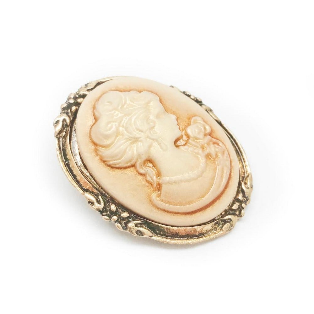 Vintage White Cameo Brooch With Silhouette Of A Beauty: Vintage White Cameo Brooch, Great Condition. Depicts A Silhouette Of A Victorian Beauty. View Photos For Further Details.