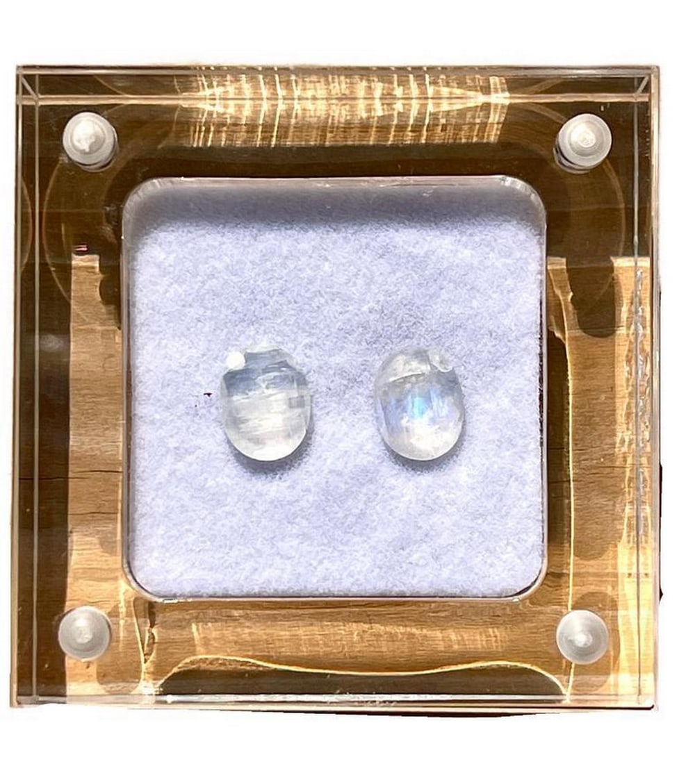 3.70cts Oval Cut Blue Moonstone Pair: 3.70cts Oval Cut Blue Moonstone Pair Weight: 3.70ct Dimensions: 9 x 7mm Origins: India Treatment: None View Photos For Further Details