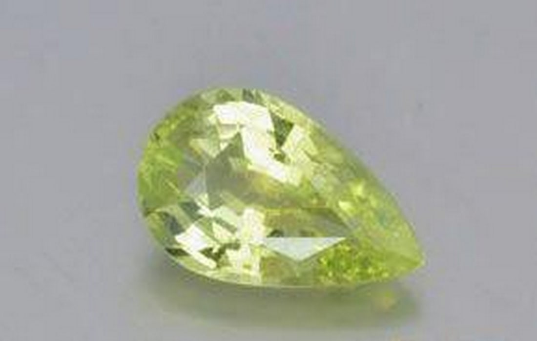 0.99 ct Natural Light Lemon Yellow Chrysoberyl, Pear Cut, VVS, Sri Lanka: 0.99 ct Natural Light Lemon Yellow Chrysoberyl, Pear Cut, VVS, Sri Lanka Natural chrysoberyl gemstone weighing 0.99 carats, cut in a pear facet shape with a light lemon yellow color. The gem measures