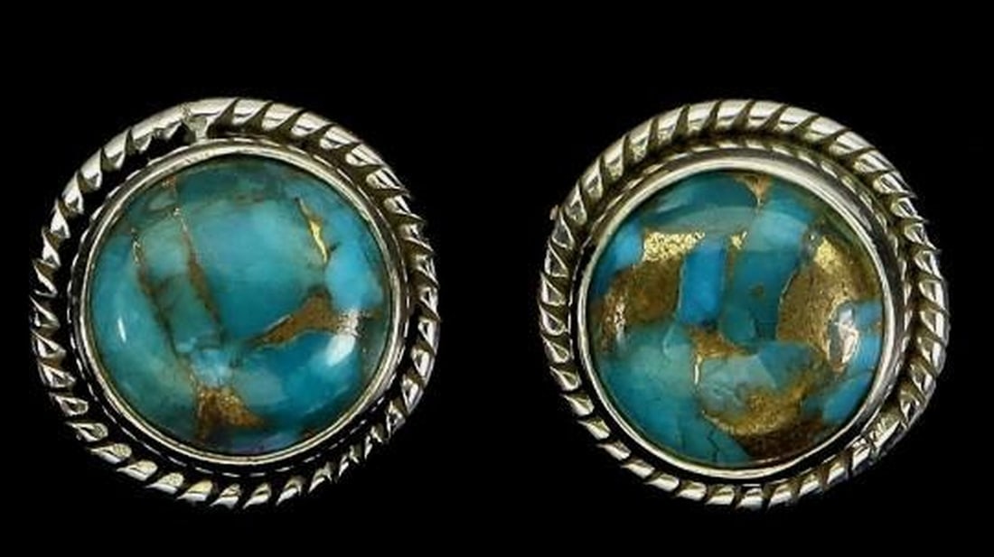 925 Sterling Silver Earrings with Round Kingman Turquoise (8mm) Gemstones: 925 Sterling Silver Earrings with Round Kingman Turquoise (8mm) Gemstones These striking 925 sterling silver earrings feature genuine Kingman turquoise gemstones in a classic round 8mm cut.