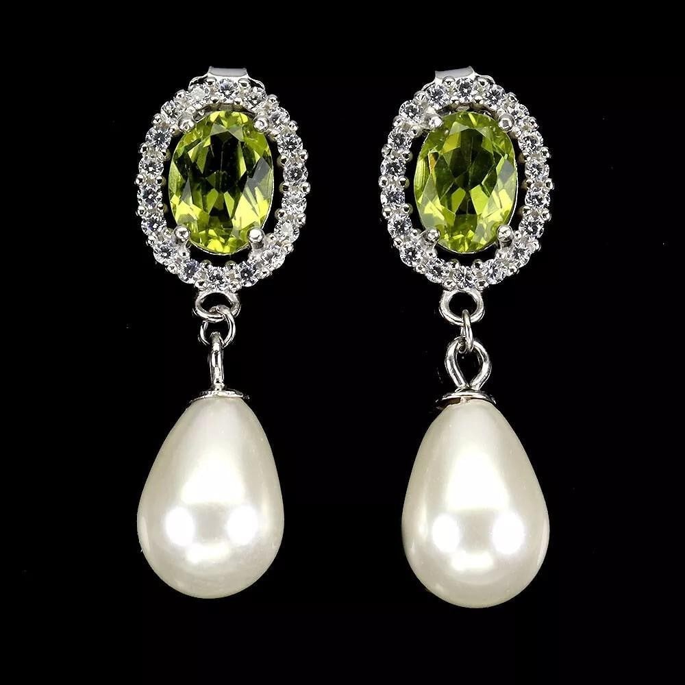 Oval Peridot Gemstone Earrings with Mother-of-Pearl in 925 Sterling Silver: Oval Peridot Gemstone Earrings with Mother-of-Pearl in 925 Sterling Silver These stunning earrings showcase natural oval peridot gemstones set against a backdrop of lustrous mother-of-pearl in 925