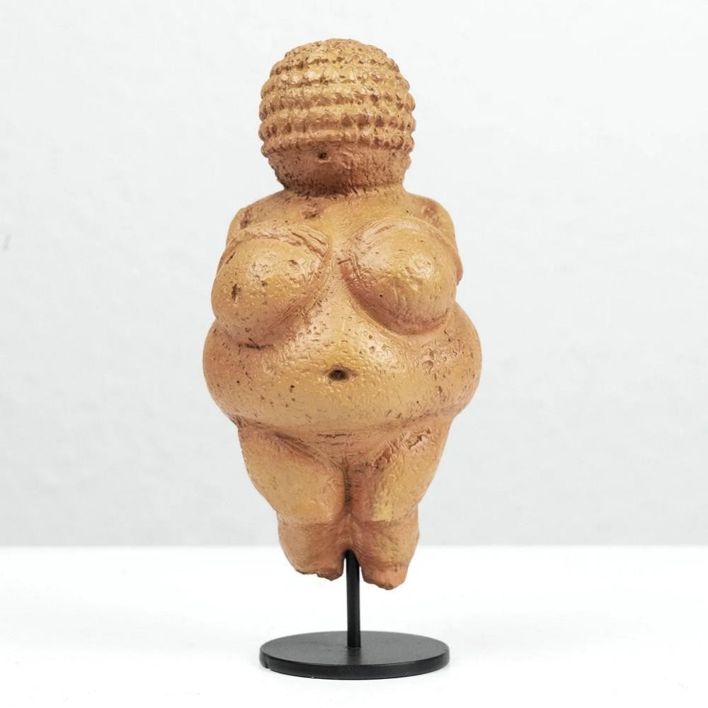 Venus of Willendorf – Symbol of Fertility: Venus of Willendorf – Symbol of Fertility This detailed miniature captures one of the oldest known symbols of fertility and femininity. The Venus of Willendorf embodies prehistoric strength and mys