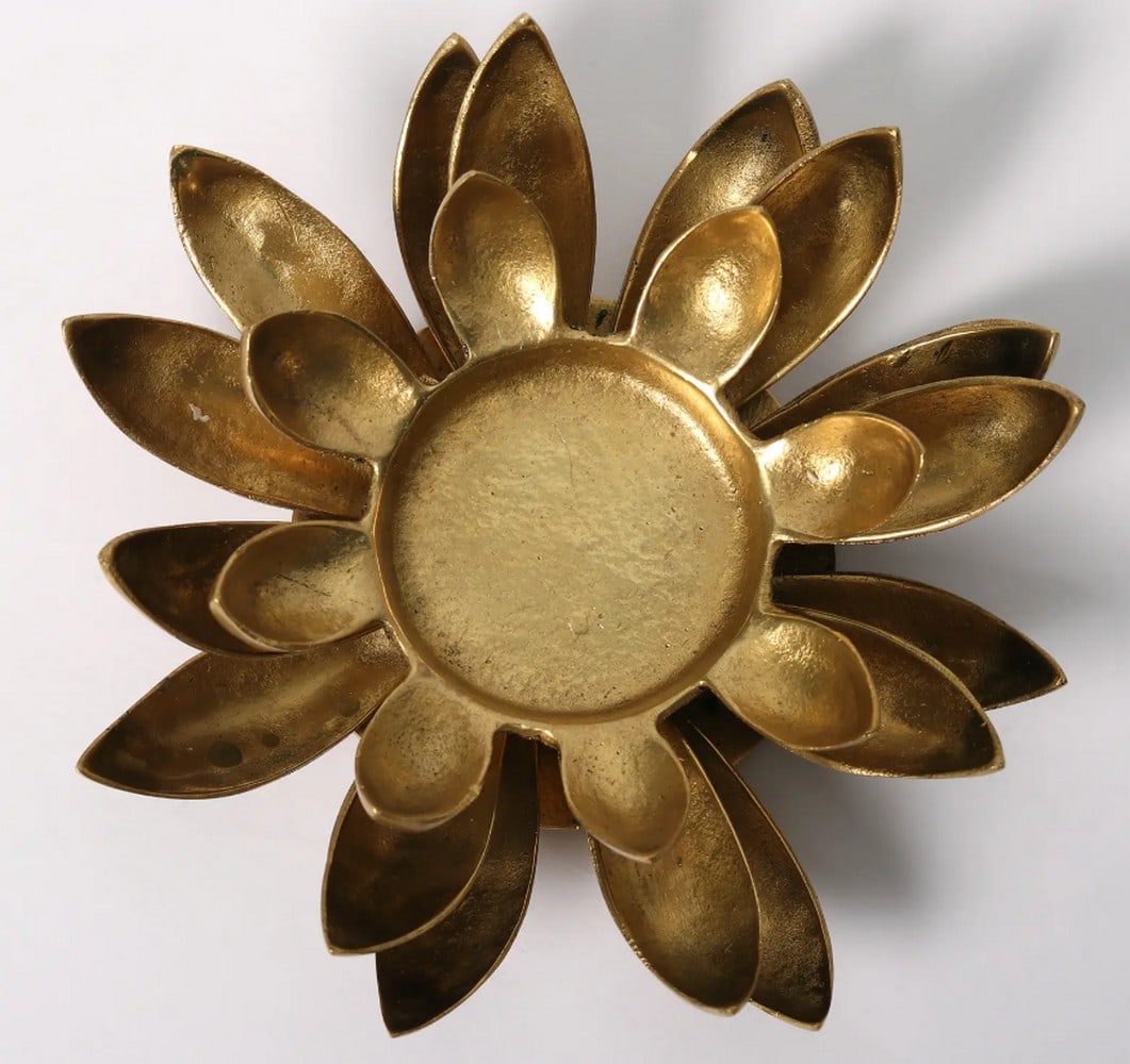 6" Brass Lotus Design Tealight Candle Holder: 6" Brass Lotus Design Tealight Candle Holder A 6-inch brass tealight candle holder designed in the shape of a lotus flower. It features detailed petals forming a circular base to hold a tealight