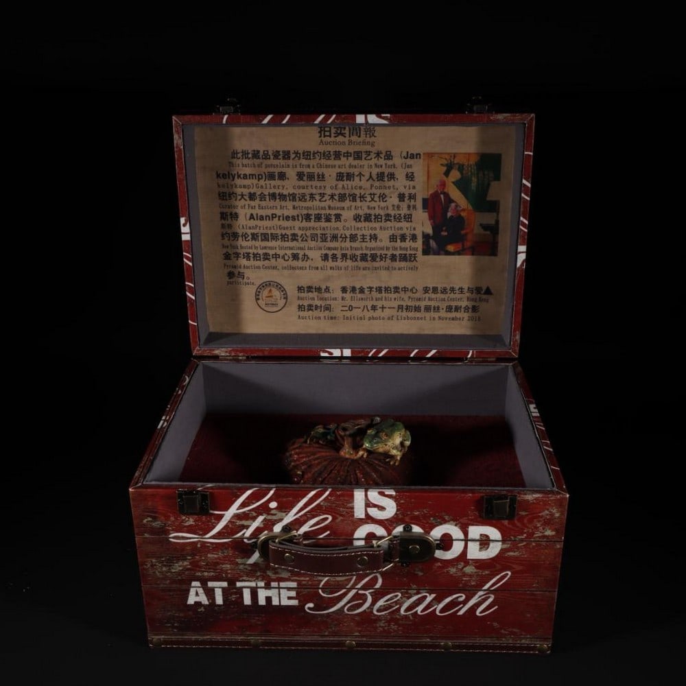 Qing Dynasty Zongzong Yuan Inspired Porcelain Pumpkin with Frog: Qing Dynasty Zongzong Yuan Inspired Porcelain Pumpkin with Frog Inspired by the Qing Dynasty, this porcelain sculpture beautifully captures the poetic balance between nature and artistry. The vibrant