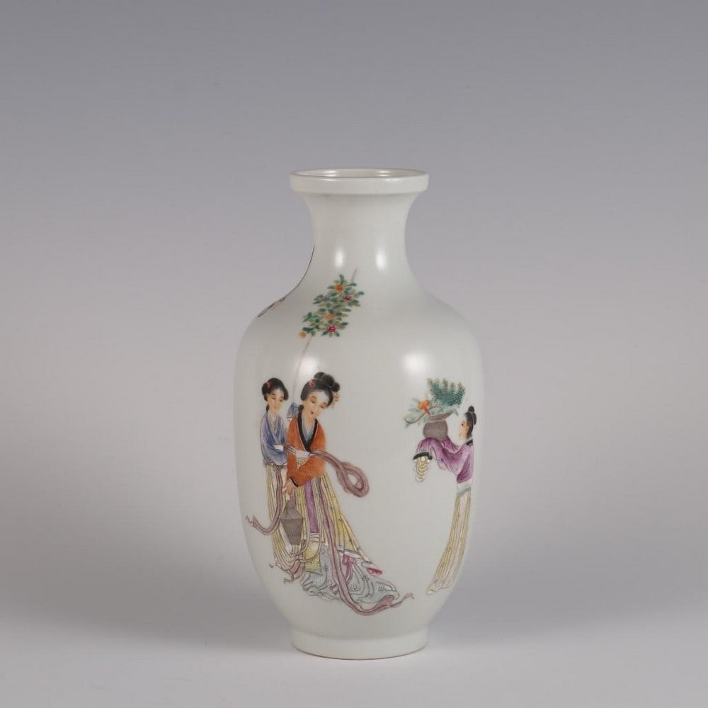 Qing Dynasty Qianlong-Inspired Small Famille Rose Bottle Featuring Ladies (1 of 8)