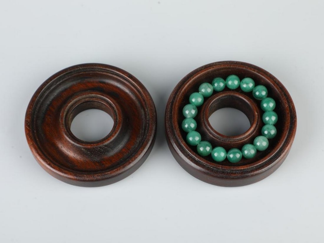 Delicate Jade Bracelet – 36g (1 of 9)