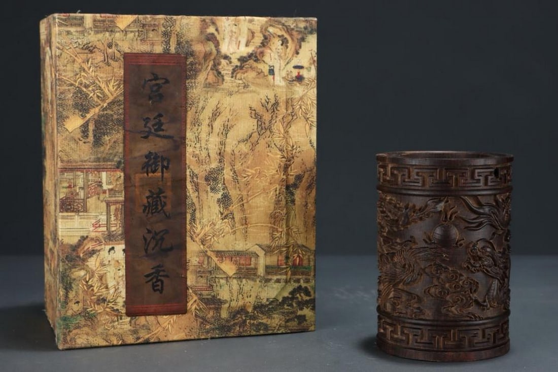 Inspired Imperial Agarwood Pen Holder – Dragon and Phoenix Carving: Inspired Imperial Agarwood Pen Holder – Dragon and Phoenix Carving An exquisite agarwood pen holder inspired from the old palace collection, intricately carved with auspicious dragon and phoenix mo