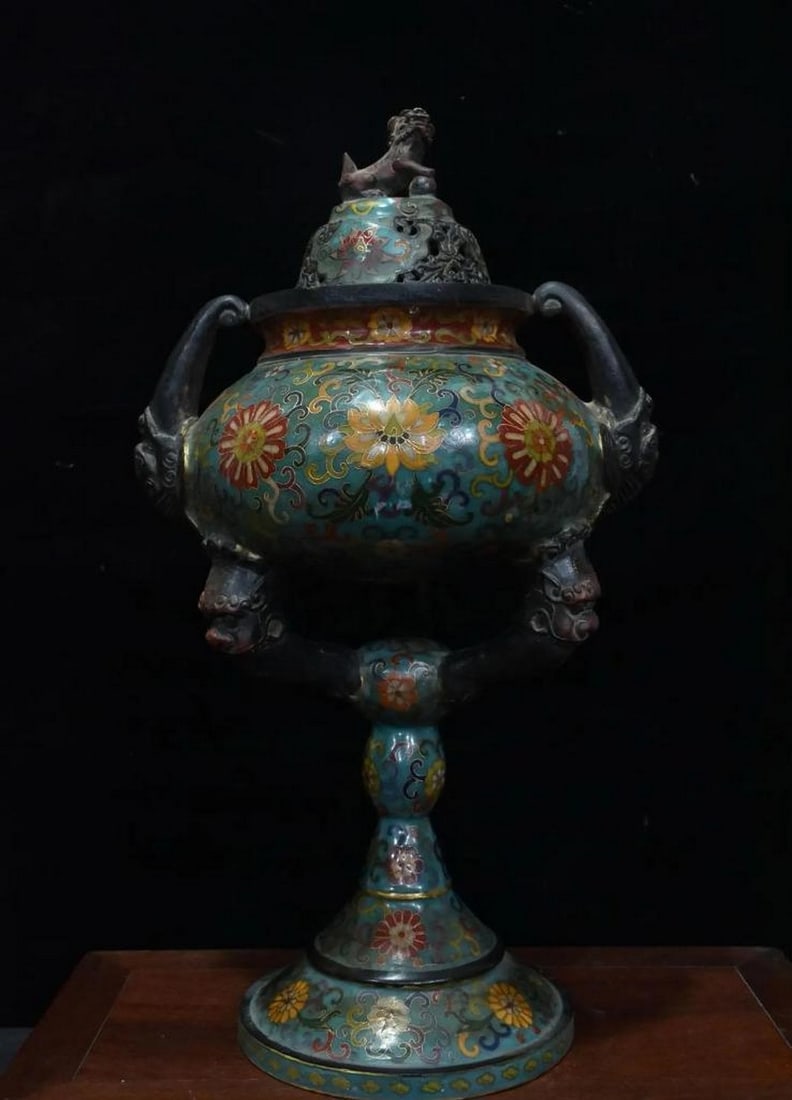 Chinese Antique Handmade Pure Copper Cloisonné Lion-Shaped Incense Burner: Chinese Antique Handmade Pure Copper Cloisonné Lion-Shaped Incense Burner An exquisite and rare Chinese antique incense burner, meticulously handcrafted from pure copper and adorned with vibrant clo