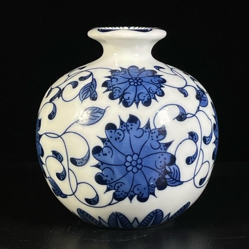 Exquisite Chinese Antique Hand-Painted Blue and White Lotus Pattern Vase (1 of 5)