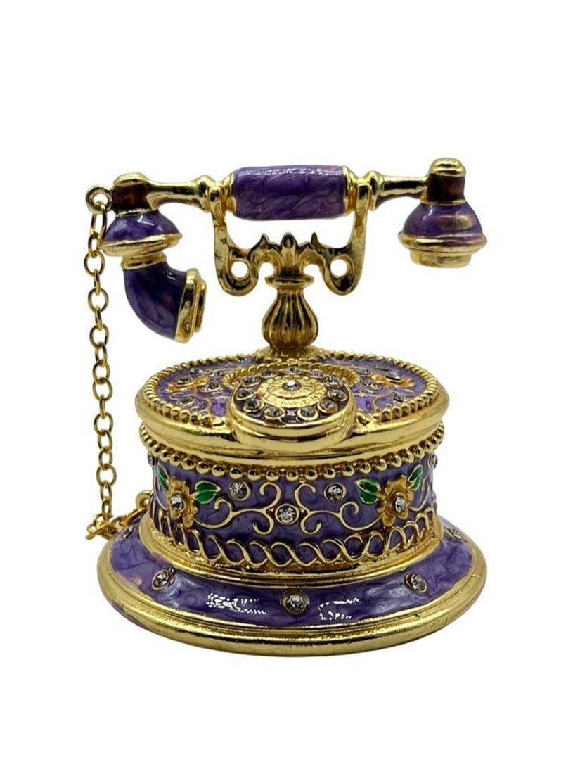 Vintage Purple Telephone Trinket Box: Vintage Purple Telephone Trinket Box A charming and nostalgic piece that combines vintage aesthetics with exquisite craftsmanship. Crafted from high-quality metal, this trinket box features a